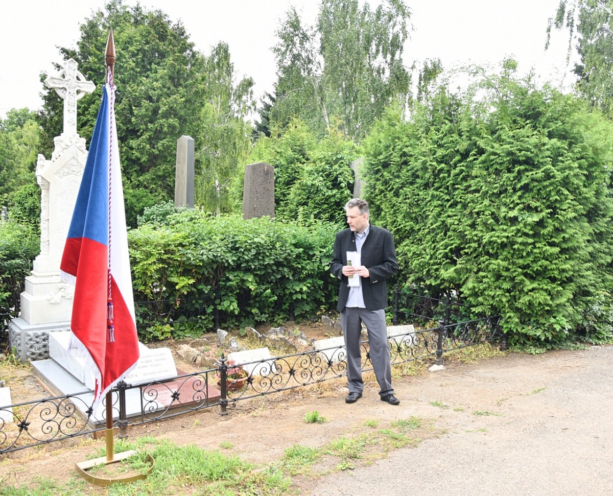 Autorem československé státní vlajky, která je i státní vlajkou České republiky, byl v letech 1919 až 1920 archivář a heraldik Jaroslav Kursa.