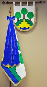 Slavnostní vyšívaná obecní vlajka, znak, stuha