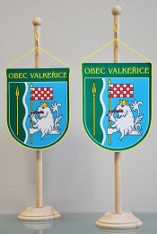 Tištěné stolní vlaječky se znakem a názvem obce Valkeřice