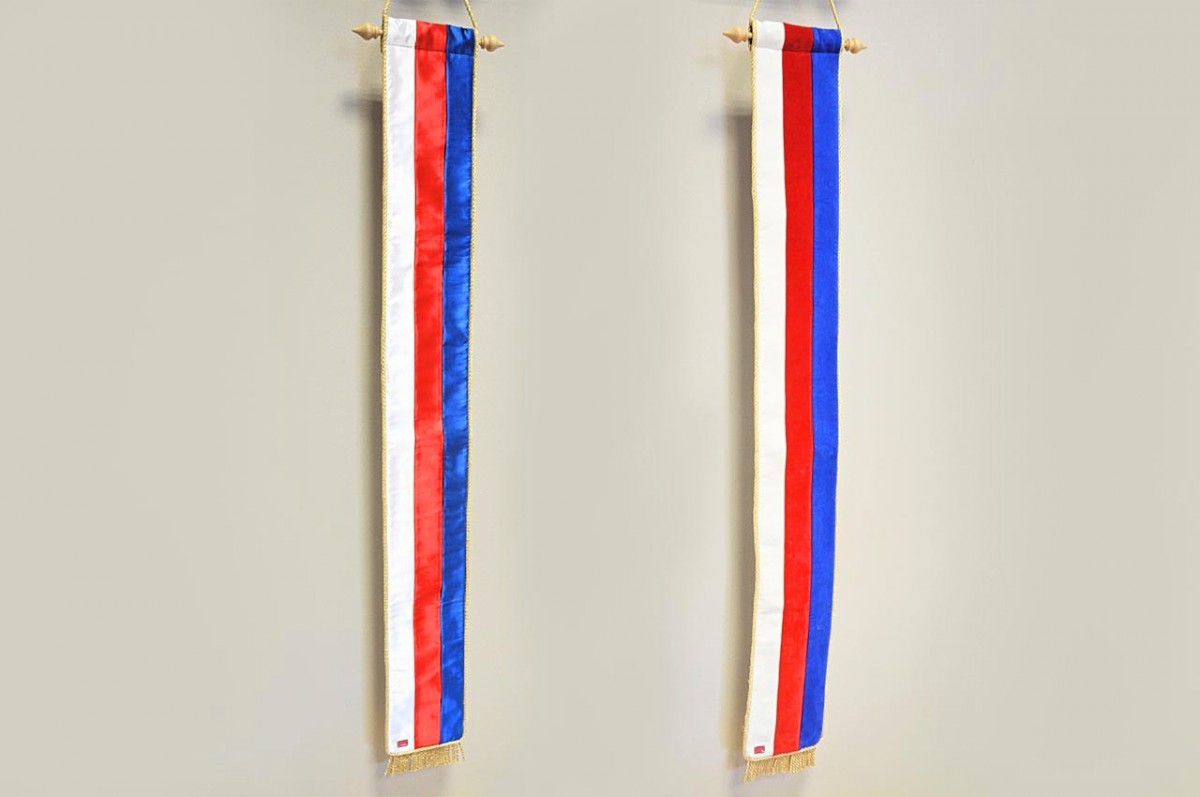 Pamětní praporová hrazdičková stuha v barvě české trikolóry