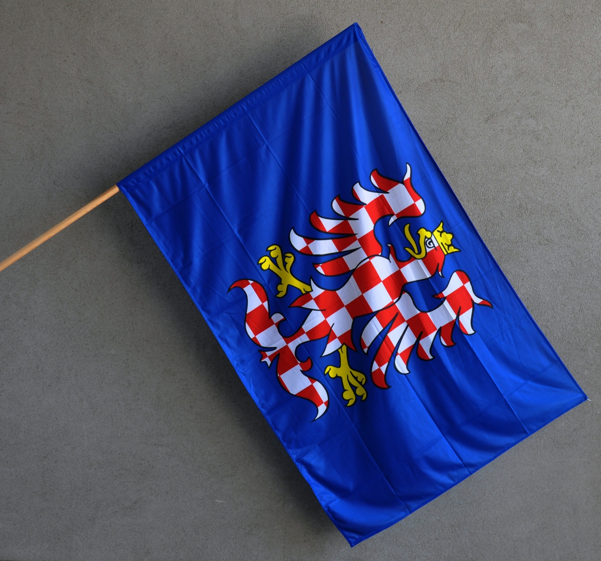 Moravská vlajka modrá s orlicí.