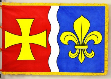 Slavnostní vyšívaná vlajka obce Cerekvičky-Rosic.