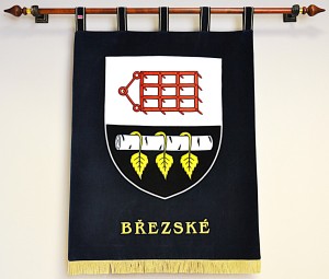  Slavnostní vyšívaný znak obce Březské