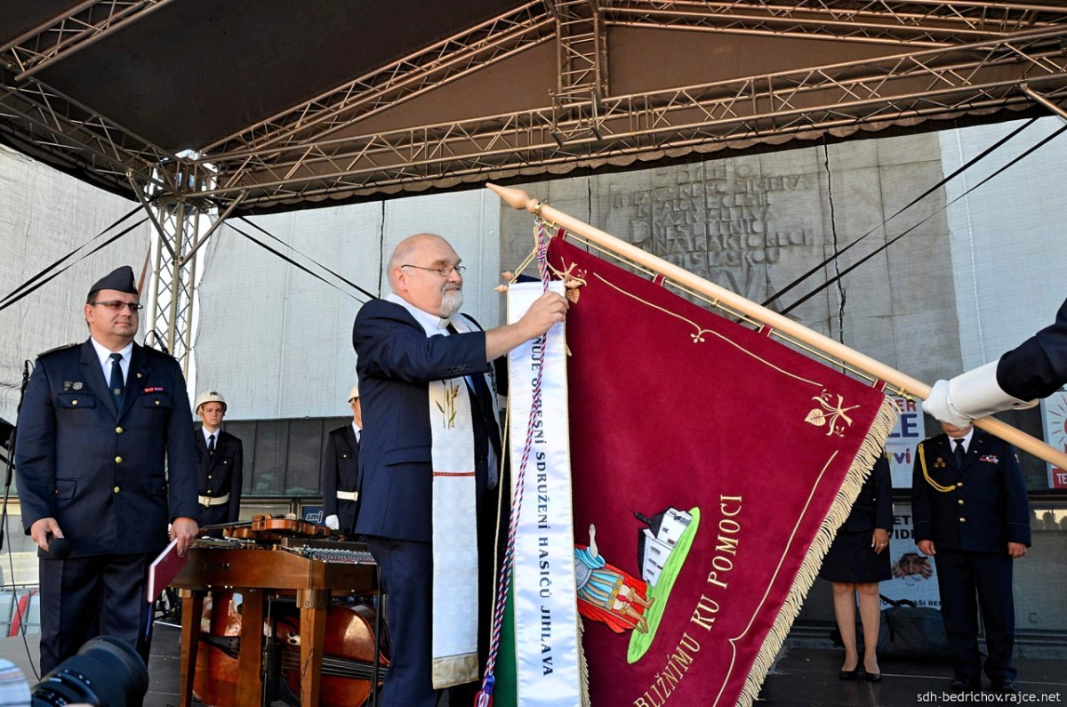 Žehnání praporu se ujal Mgr. Kamil Václav Sovadina, O.Praem.