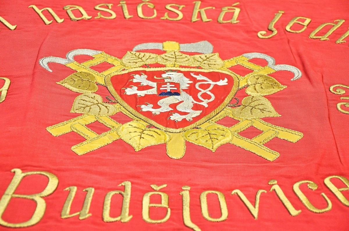 Detail historického praporu - hasiči Moravské Budějovice.