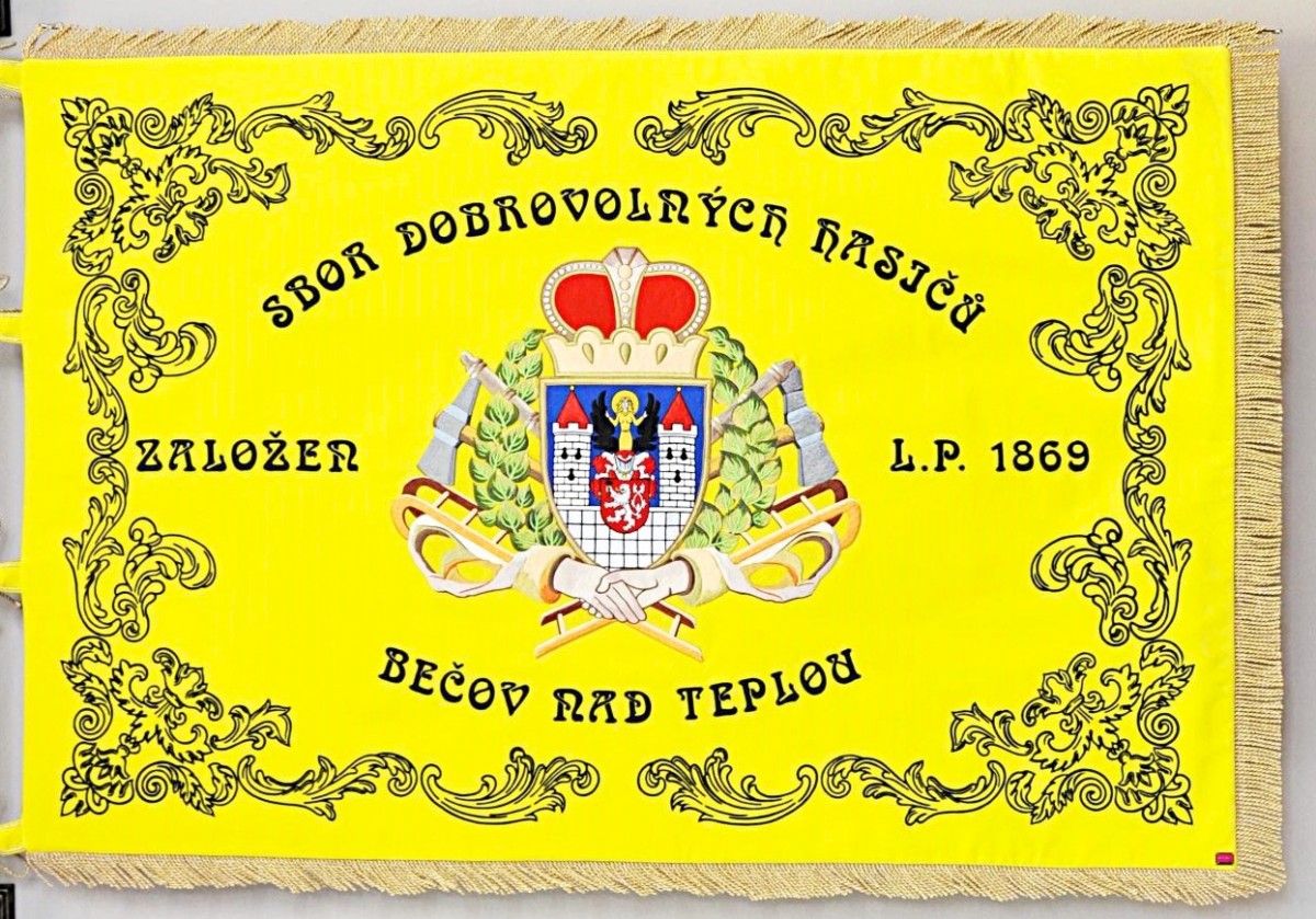 Slavnostní vyšívaný prapor SDH Bečov nad Teplou
