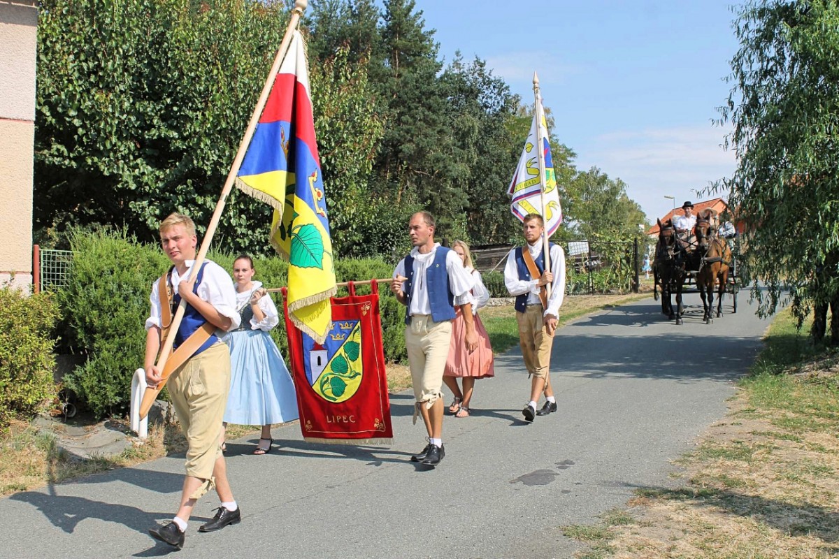 Kolekce symbolů obce Lipec - vyšívaný slavnostní znak, prapor a standarta starosty.