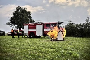 Ukázky moderní hasičské techniky, slavnost v Kunčině Vsi.