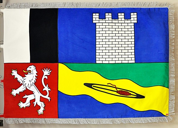 Vyšívaný prapor pro obec Františkov nad Ploučnicí.