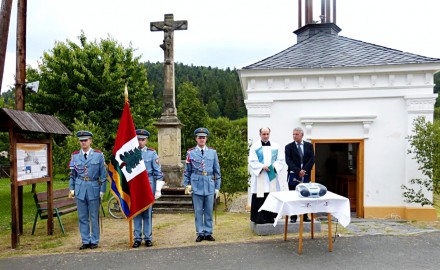 Pro slavnostní příležitosti slouží obci vyšívaný prapor