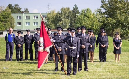 Zachováváme hodnoty hasičství budoucím generacím aneb: Vyšili jsme věrnou repliku historického praporu pro hasiče z Vracova