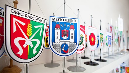 Stolní vlaječky se znakem a názvem obce, města, městysu