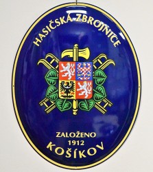 Tmavě modrý ovál se zlatým písmem a linkou na fasádu hasičské zbrojnice, zakázková výroba.