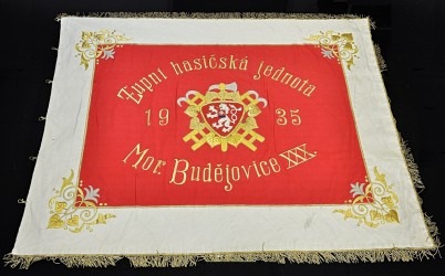 Čištění, konzervace praporu hasiči Moravské Budějovice (avers).
