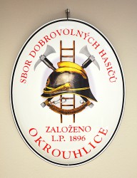 Smaltovaná hasičská oválová cedule s nostalgickým hasičským znakem