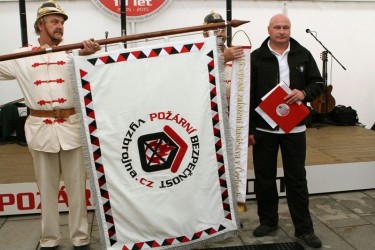 Slavnostní vyšívaná vlajka pro společnost - Požární bezpečnost s.r.o.