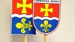 Tištěné stolní vlaječky se znakem, vlajkou a názvem obce/města/městyse.