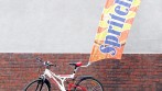 Bike flag - vlajka s poutačem na jízdní kolo
