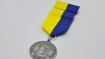 Hasičská medaile s klopovou stužkou.