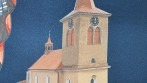 Kostel obce Bystřice vyobrazen na tištěném hasičském praporu.