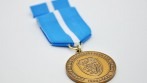Výroba pamětních medailí se znakem a názvem hasičského sboru na závěsné stužce s krátkou klopovou stužkou.