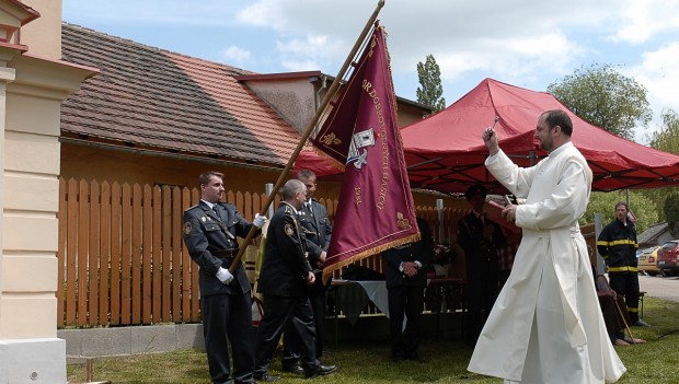 Přečtěte si, kterak ve Svojšovicích oslavili hasiči 65. výročí od založení sboru. 