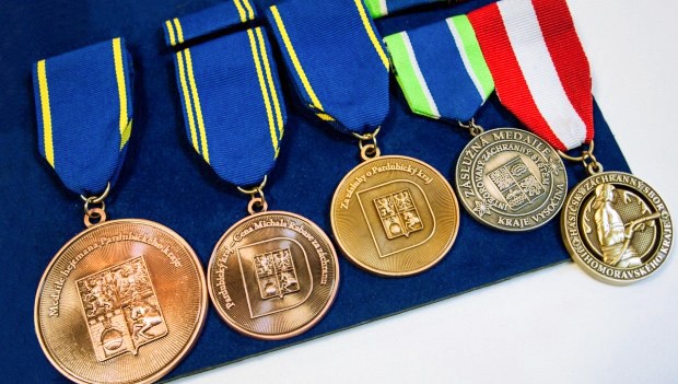 Pamětní mince, medaile, vyznamenání pro útvary policie a armády